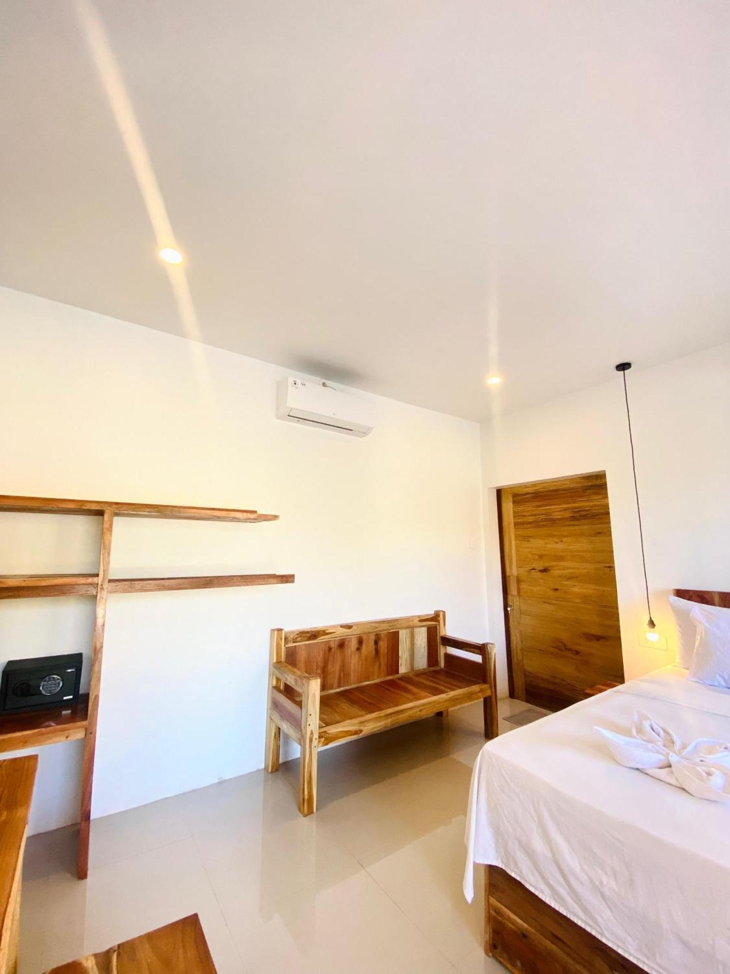 Sky Mountain Views Hotel Kuta  Exterior photo