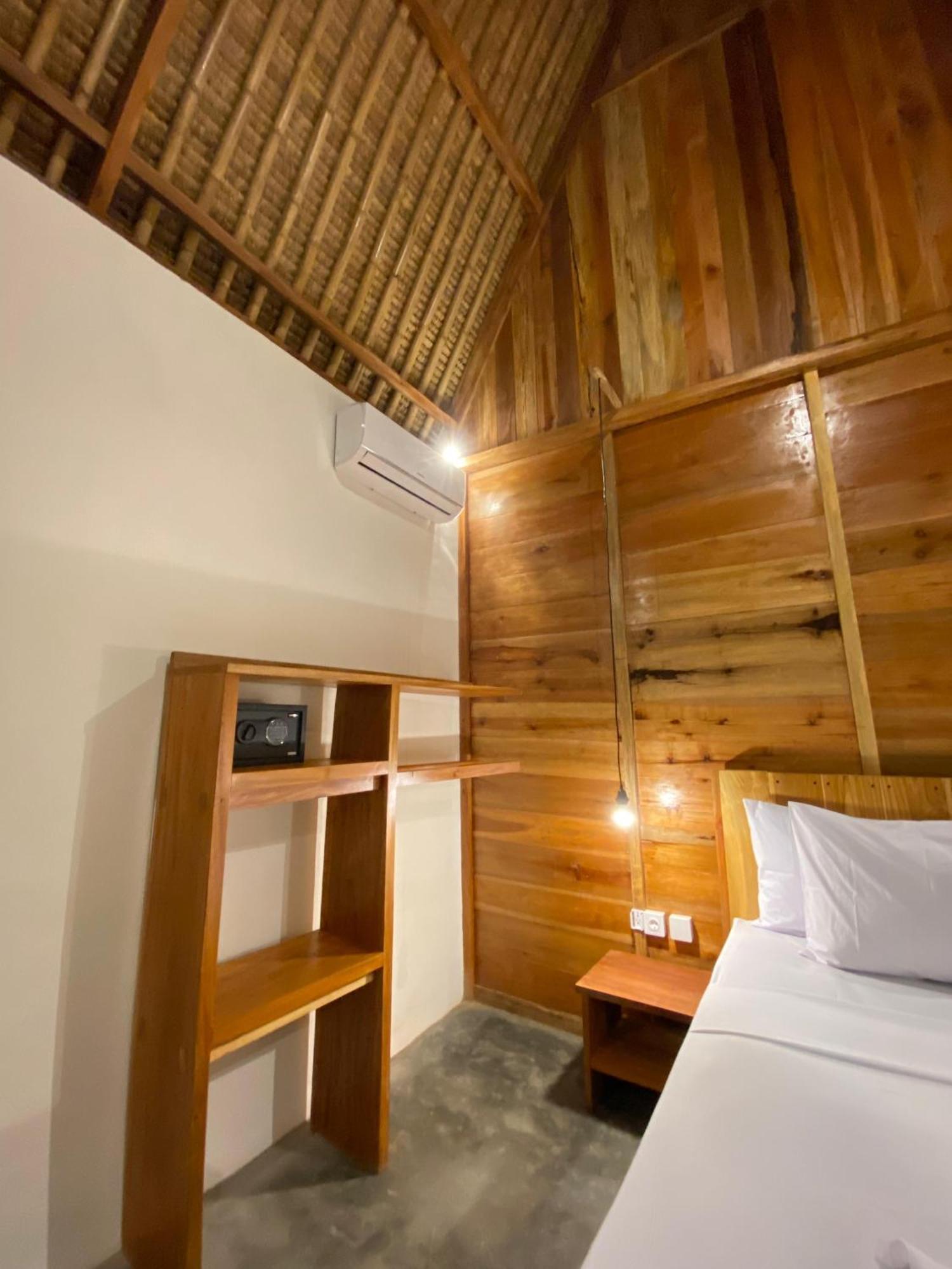 Sky Mountain Views Hotel Kuta  Exterior photo