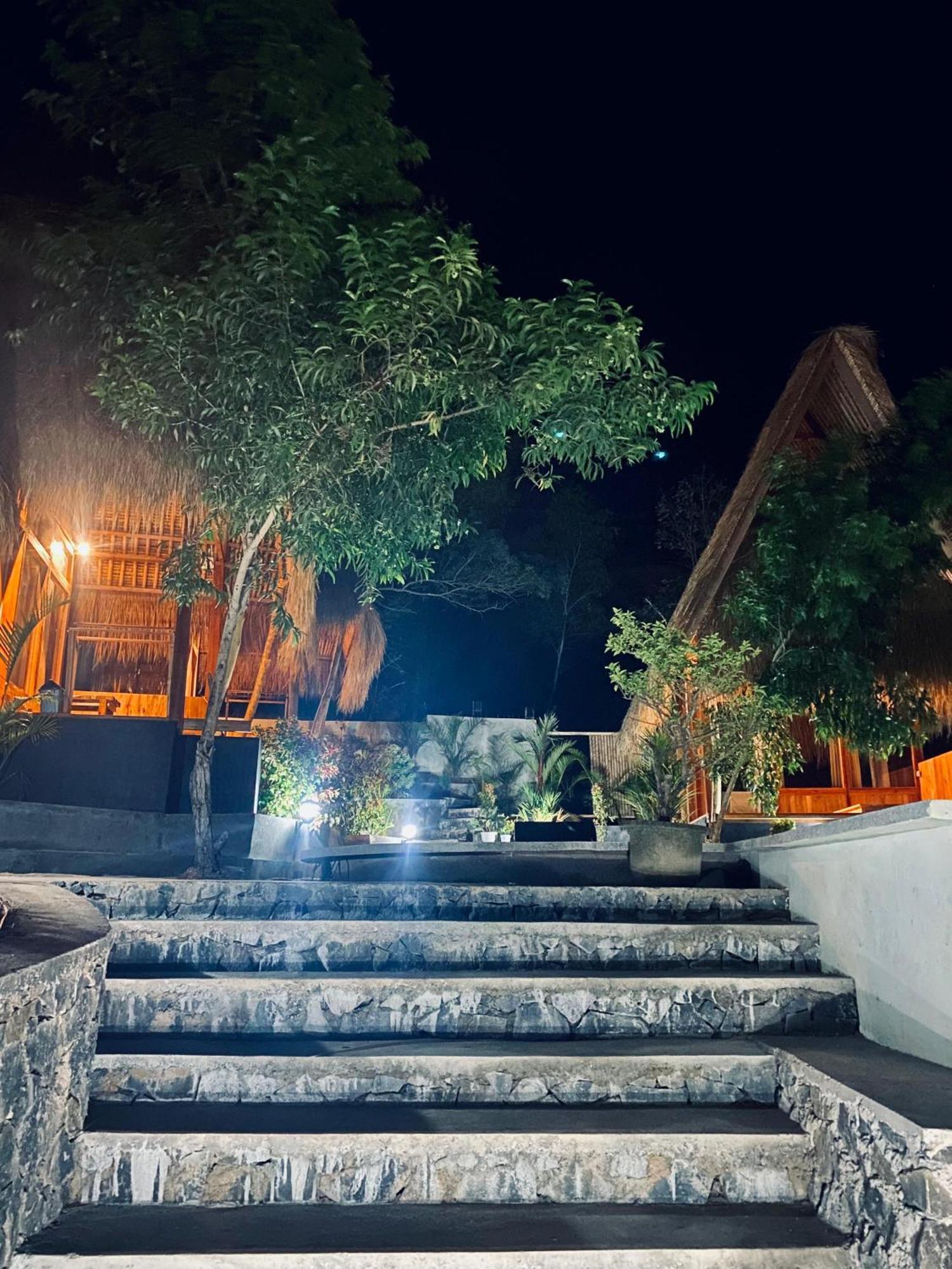Sky Mountain Views Hotel Kuta  Exterior photo