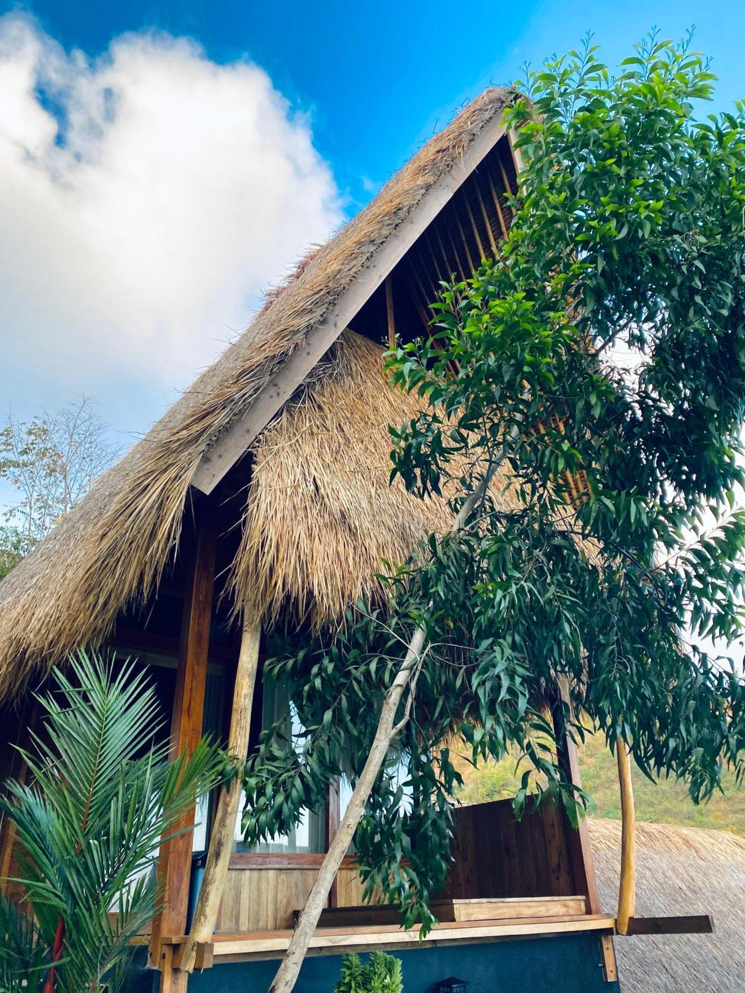 Sky Mountain Views Hotel Kuta  Exterior photo