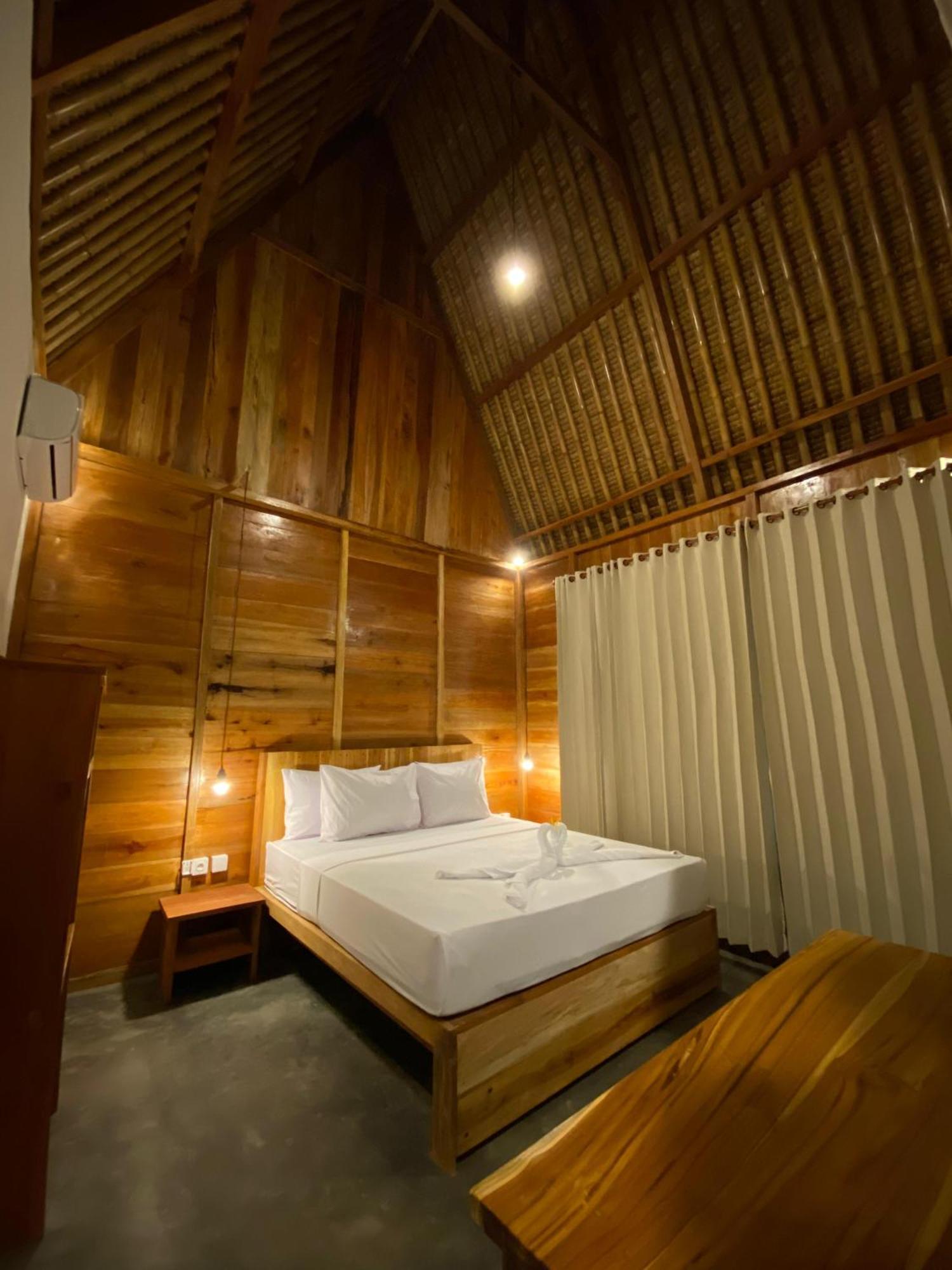 Sky Mountain Views Hotel Kuta  Exterior photo