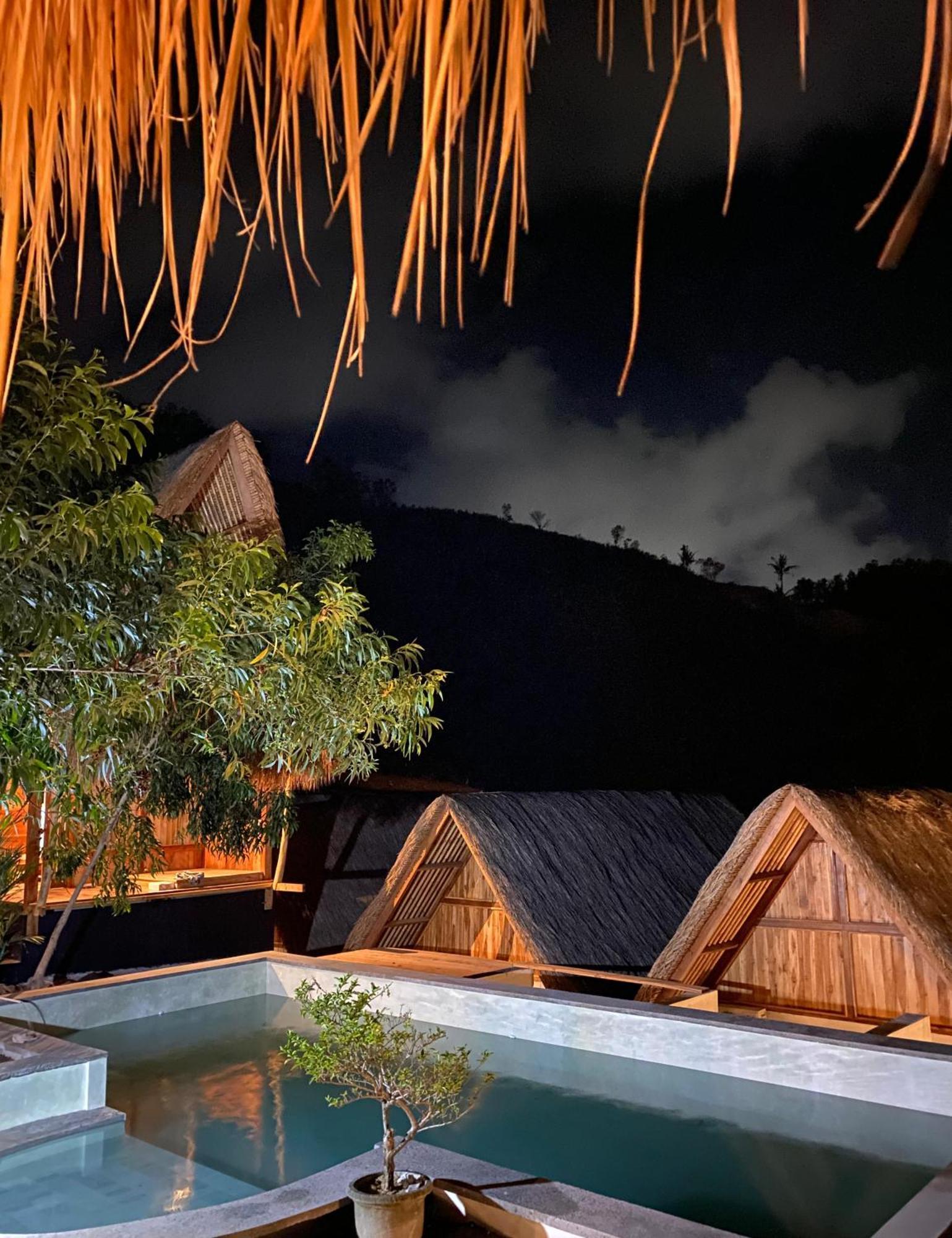 Sky Mountain Views Hotel Kuta  Exterior photo