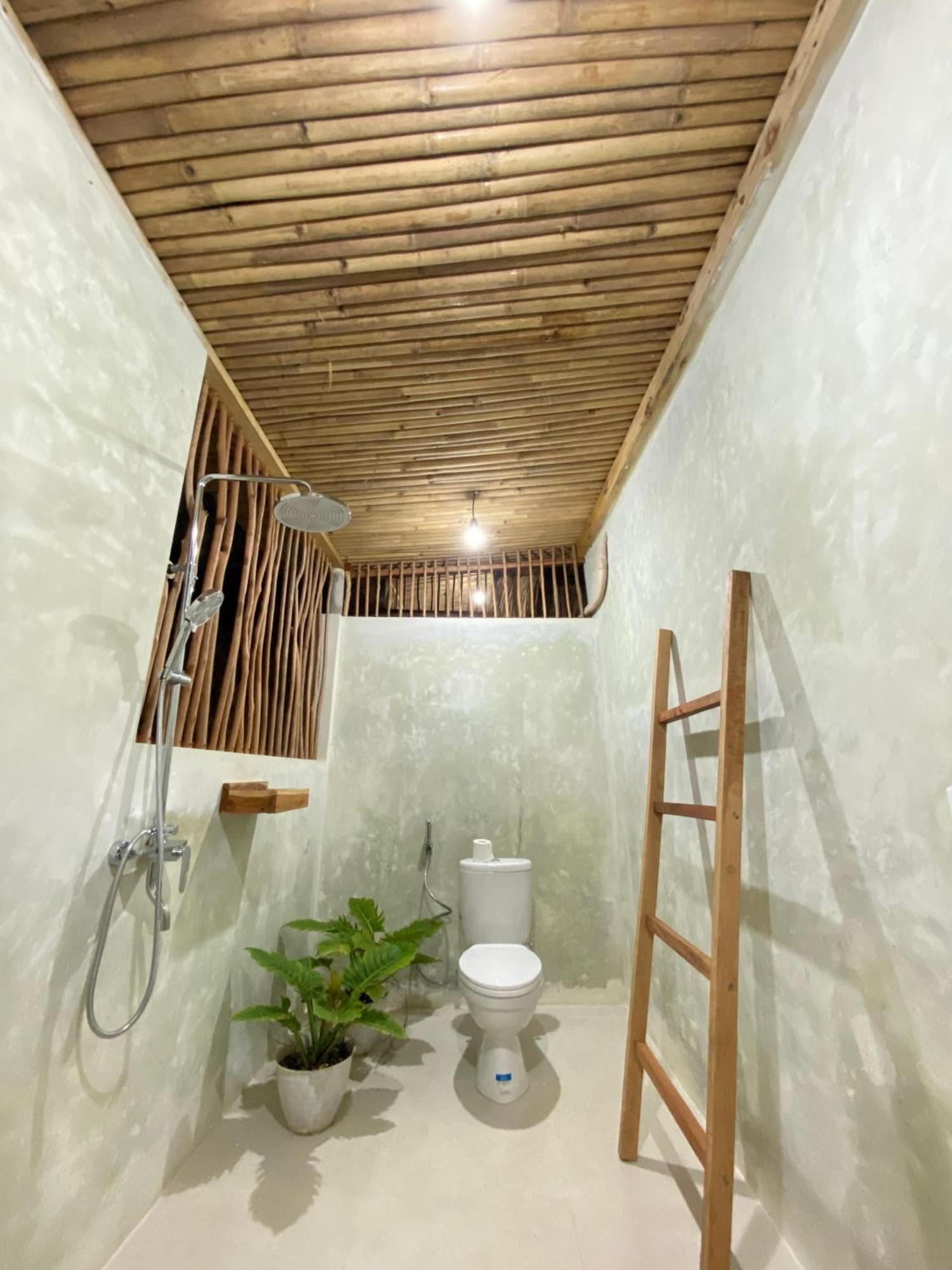 Sky Mountain Views Hotel Kuta  Exterior photo